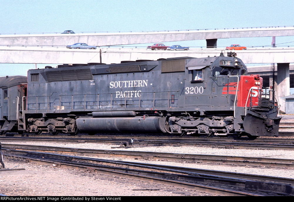 Southern Pacific SDP45 SP #3200 with commuter train #136 departs